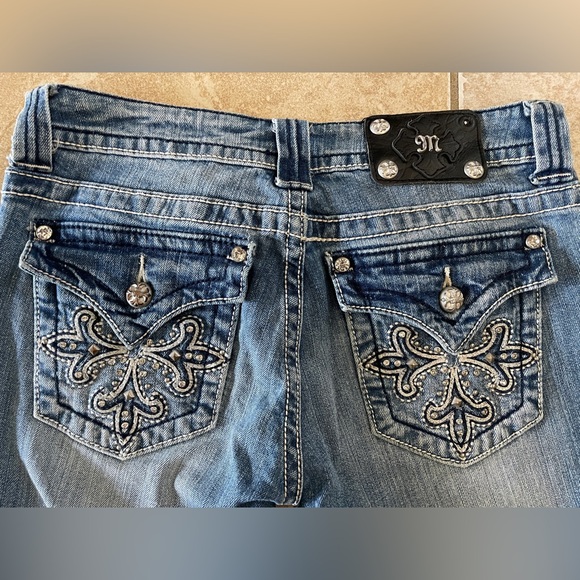 Miss Me Jeans with rhinestones size 28 boot cut inseam 34 - Picture 6 of 9
